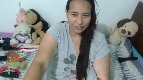 Snapshot of pareja_explosivasexx chatting on December 21, 12:16 pm Luna online show from December 21, 12:16 pm