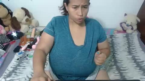 Snapshot of pareja_explosivasexx chatting on January 2, 5:03 am Luna online show from January 2, 5:03 am