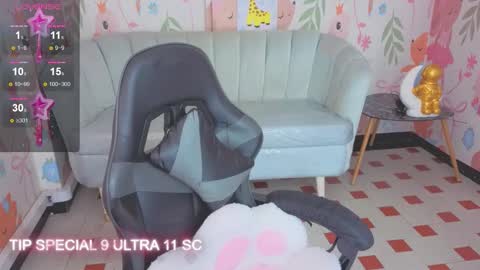 Snapshot of paris09_v chatting on March 17, 3:22 am PARIS online show from March 17, 3:22 am