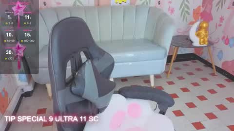 Snapshot of paris09_v chatting on March 18, 3:09 am PARIS online show from March 18, 3:09 am