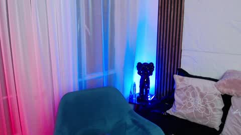 Lizz  online Monday to Saturday from 9pm to 5am Colombia time online show from December 3, 3:41 am