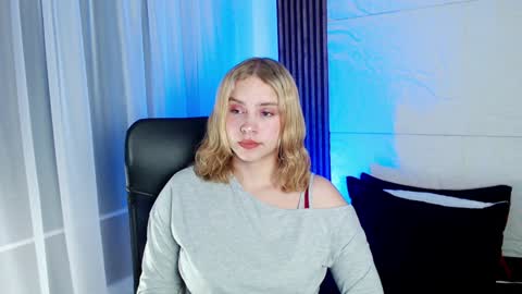 Lizz  online Monday to Saturday from 9pm to 5am Colombia time online show from January 12, 3:17 am