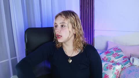 Lizz  online Monday to Saturday from 9pm to 5am Colombia time online show from January 25, 3:30 am