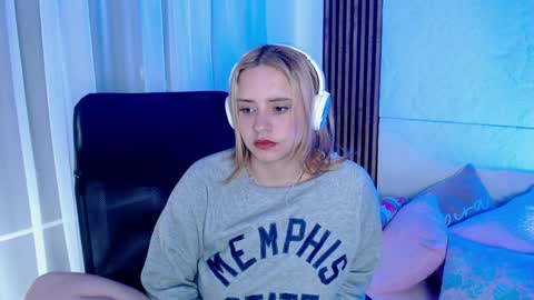 Lizz  online Monday to Saturday from 9pm to 5am Colombia time online show from January 30, 9:15 am