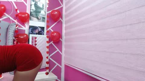 Snapshot of paris_hot12 chatting on February 14, 2:44 pm paris online show from February 14, 2:44 pm