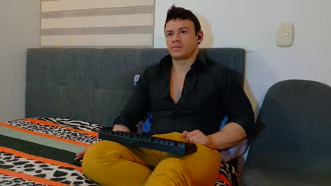 Snapshot of paris_mark chatting on November 7, 4:12 am Mark Paris online show from November 7, 4:12 am