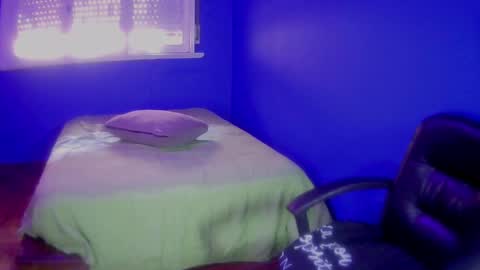 paris_vixen13 online show from March 12, 6:44 pm