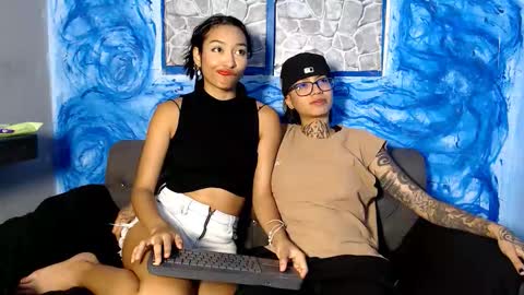 Snapshot of parisandvi chatting on March 11, 12:16 am parisandvi online show from March 11, 12:16 am