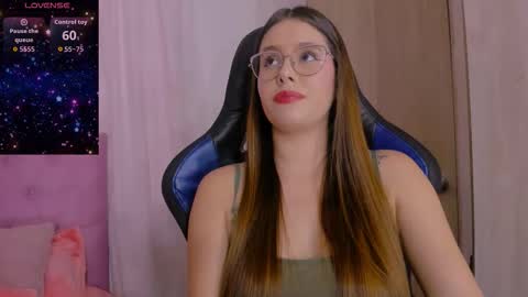 Snapshot of parisshayk chatting on February 13, 6:15 pm Paris online show from February 13, 6:15 pm