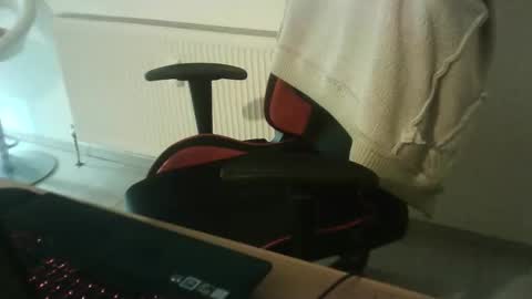 Snapshot of passebert chatting on May 1, 9:36 am Pazz online show from May 1, 9:36 am