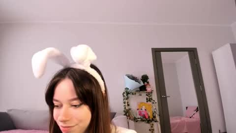 Bella online show from October 18, 3:20 am