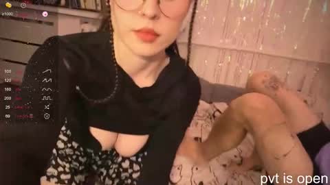 Zoe online show from February 13, 3:30 pm