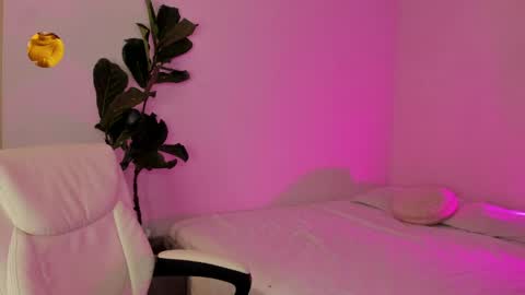 Snapshot of passionlover_ chatting on March 29, 2:33 am online show from March 29, 2:33 am