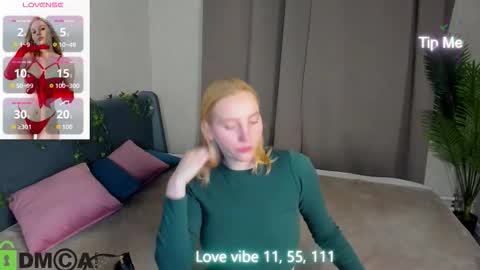 patr1cia_hart online show from December 18, 11:11 pm