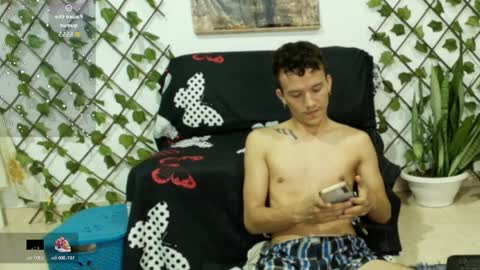 Snapshot of patrick_phoenix chatting on March 28, 11:48 pm online show from March 28, 11:48 pm