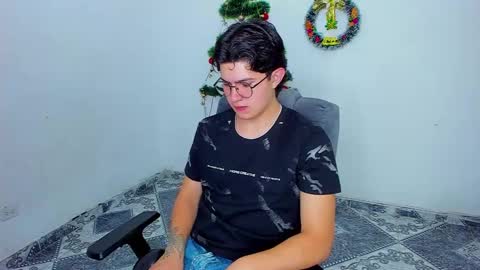 Snapshot of patrik027 chatting on December 4, 9:46 pm .... online show from December 4, 9:46 pm