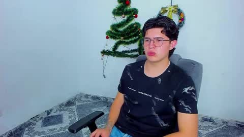 Snapshot of patrik027 chatting on December 5, 12:52 am .... online show from December 5, 12:52 am