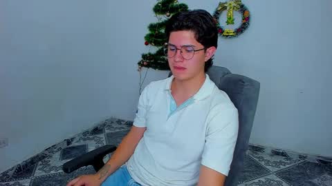 Snapshot of patrik027 chatting on December 5, 3:50 pm .... online show from December 5, 3:50 pm