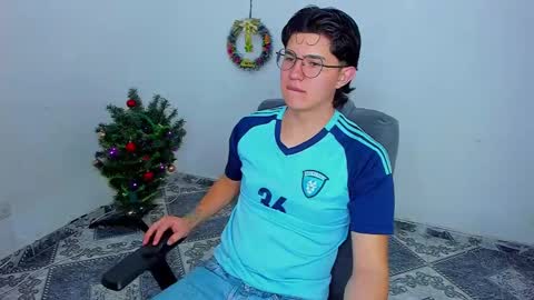 Snapshot of patrik027 chatting on December 14, 8:51 pm .... online show from December 14, 8:51 pm