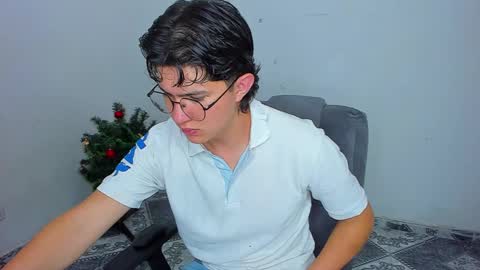 Snapshot of patrik027 chatting on December 21, 2:26 pm .... online show from December 21, 2:26 pm