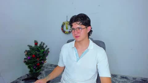 Snapshot of patrik027 chatting on December 22, 12:07 am .... online show from December 22, 12:07 am