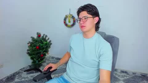 Snapshot of patrik027 chatting on December 23, 8:25 pm .... online show from December 23, 8:25 pm