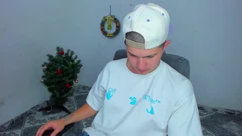 Snapshot of patrik027 chatting on January 6, 9:54 pm .... online show from January 6, 9:54 pm