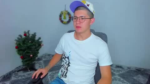 Snapshot of patrik027 chatting on January 7, 11:48 am .... online show from January 7, 11:48 am