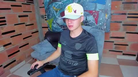 Snapshot of patrik027 chatting on February 1, 1:20 pm .... online show from February 1, 1:20 pm
