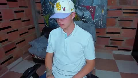 Snapshot of patrik027 chatting on February 1, 7:02 pm .... online show from February 1, 7:02 pm