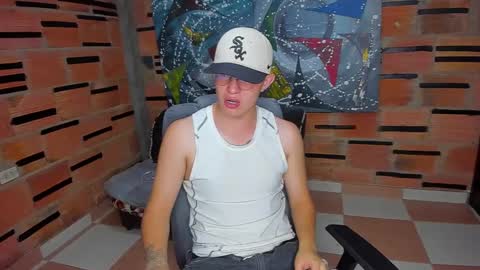 Snapshot of patrik027 chatting on February 4, 7:22 pm .... online show from February 4, 7:22 pm