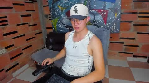 Snapshot of patrik027 chatting on February 5, 9:18 pm .... online show from February 5, 9:18 pm