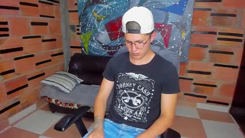 Snapshot of patrik027 chatting on February 12, 9:43 pm .... online show from February 12, 9:43 pm