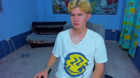Snapshot of patrik027 chatting on September 11, 4:23 am .... online show from September 11, 4:23 am