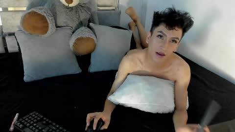 Snapshot of patrik_12 chatting on April 7, 2:01 am patrik online show from April 7, 2:01 am