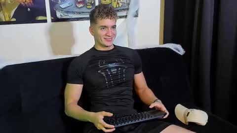 Paull George online show from October 18, 5:43 am