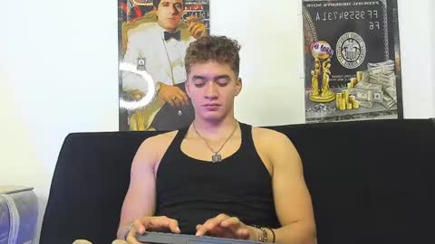 Snapshot of paul_george212 chatting on May 12, 12:35 pm Paull George online show from May 12, 12:35 pm