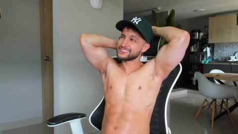 Snapshot of paul_reyborg chatting on May 23, 6:23 pm Paul online show from May 23, 6:23 pm