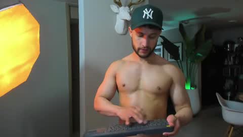 Snapshot of paul_reyborg chatting on May 26, 3:02 am Paul online show from May 26, 3:02 am