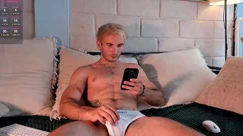 Snapshot of paul_rubini chatting on March 23, 9:02 am Paul online show from March 23, 9:02 am