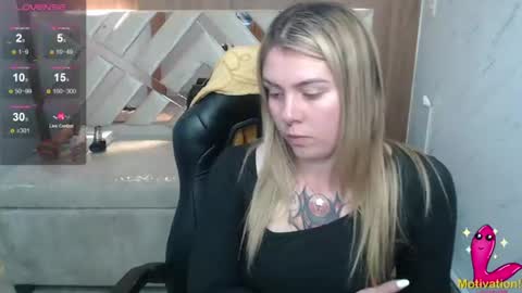 Snapshot of paula_b_ chatting on June 19, 1:04 pm Paula online show from June 19, 1:04 pm