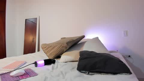 Paula perez - online show from December 10, 11:30 pm