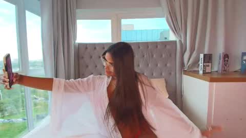 paula thomass online show from February 11, 8:14 pm