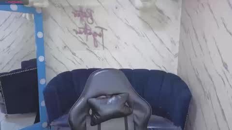 Snapshot of paulette_v chatting on September 20, 1:01 pm Live 800am 200pm COLOMBIAN HOUR online show from September 20, 1:01 pm