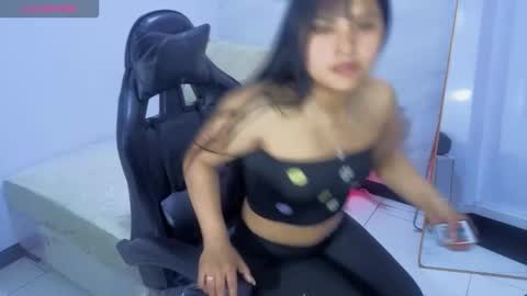 Snapshot of paulette_v chatting on December 5, 1:09 pm Live 800am 200pm COLOMBIAN HOUR online show from December 5, 1:09 pm