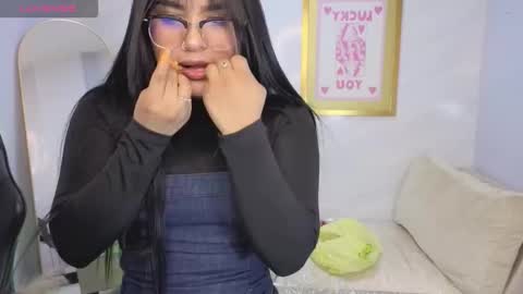 Snapshot of paulette_v chatting on December 20, 1:29 pm Live 800am 200pm COLOMBIAN HOUR online show from December 20, 1:29 pm