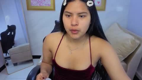 Snapshot of paulette_v chatting on January 13, 1:05 pm Live 800am 200pm COLOMBIAN HOUR online show from January 13, 1:05 pm