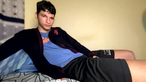 Snapshot of paulhot18 chatting on April 4, 4:33 am Paul Mklain online show from April 4, 4:33 am