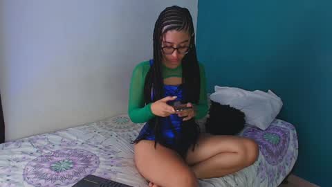 Snapshot of paulin01_ chatting on April 6, 4:19 pm Paulina online show from April 6, 4:19 pm