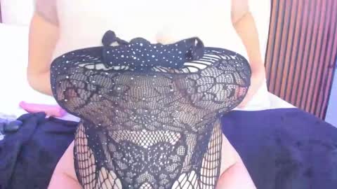 Snapshot of paulina__rose chatting on June 3, 2:33 pm paulina online show from June 3, 2:33 pm
